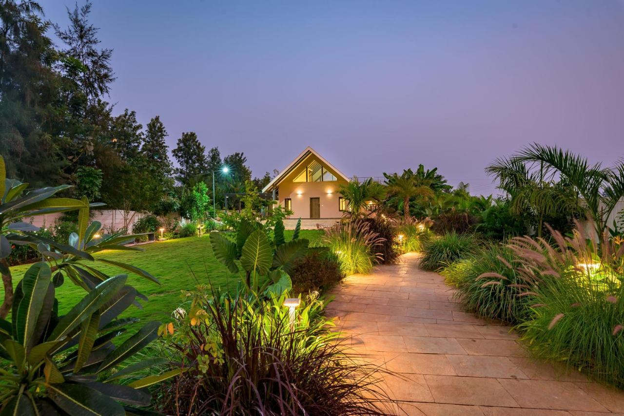 Saffronstays Eden, Nashik - Pet-Friendly Villa With Pool, Jacuzzi & Grape Farm Kültér fotó